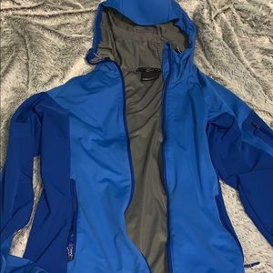 BLUE MARMOT RAIN JACKET